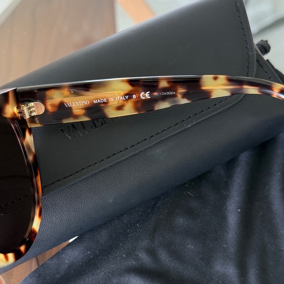 Valentino Brown Tortoise Sunglasses 🕶️ - Picture 5 of 5